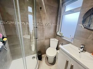 En-suite- click for photo gallery